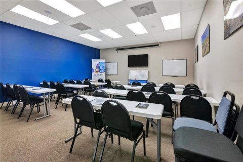 Commercial property in Apopka, Florida 528.43 sq.m. № 2368844 - photo 13