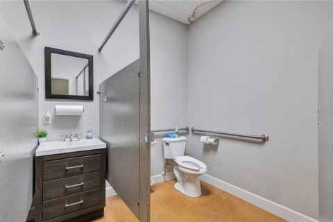 Commercial property in Apopka, Florida 528.43 sq.m. № 2368844 - photo 15