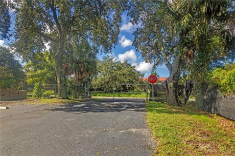 Commercial property in Apopka, Florida 528.43 sq.m. № 2368844 - photo 20
