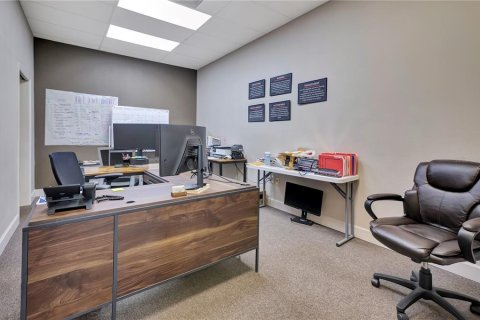 Commercial property in Apopka, Florida 528.43 sq.m. № 2368844 - photo 12
