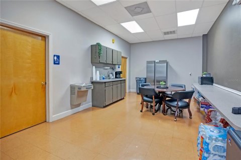 Commercial property in Apopka, Florida 528.43 sq.m. № 2368844 - photo 14