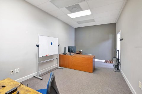 Commercial property in Apopka, Florida 528.43 sq.m. № 2368844 - photo 4
