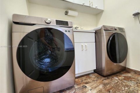 Touwnhouse à louer à Aventura, Floride: 3 chambres, 165.37 m2 № 1993318 - photo 11