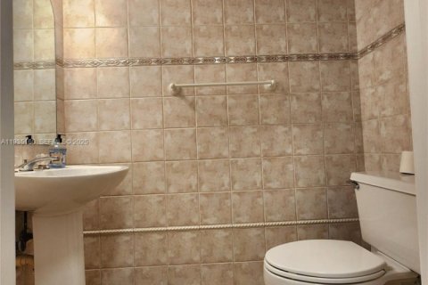 Touwnhouse à louer à Aventura, Floride: 3 chambres, 165.37 m2 № 1993318 - photo 10