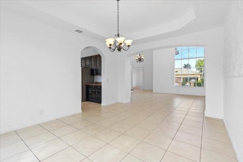 Villa ou maison à louer à Royal Palm Beach, Floride: 5 chambres, 396.41 m2 № 2251161 - photo 14