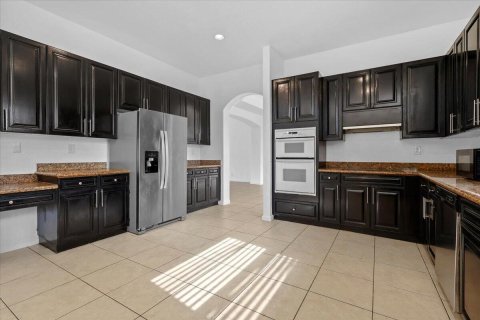 Villa ou maison à louer à Royal Palm Beach, Floride: 5 chambres, 396.41 m2 № 2251161 - photo 18