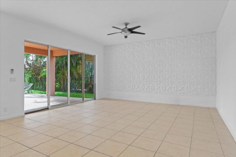 Villa ou maison à louer à Royal Palm Beach, Floride: 5 chambres, 396.41 m2 № 2251161 - photo 25