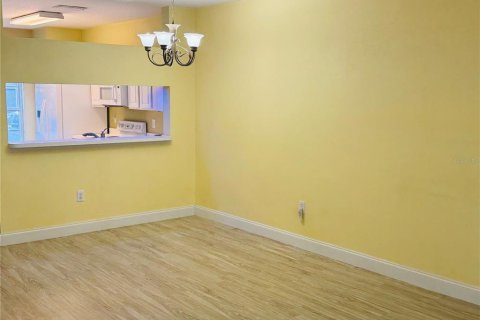 Townhouse in Wesley Chapel, Florida 2 bedrooms, 110 sq.m. № 1819036 - photo 10