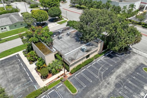 Propiedad comercial en West Palm Beach, Florida № 2340921