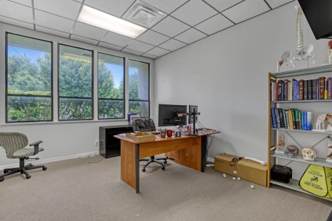 Propiedad comercial en venta en West Palm Beach, Florida № 2340921 - foto 28