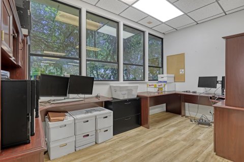 Propiedad comercial en venta en West Palm Beach, Florida № 2340921 - foto 13