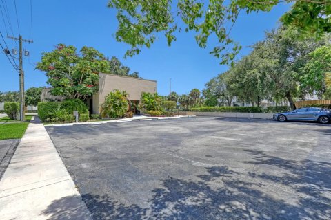 Propiedad comercial en venta en West Palm Beach, Florida № 2340921 - foto 6