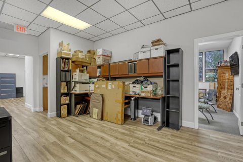Propiedad comercial en venta en West Palm Beach, Florida № 2340921 - foto 17