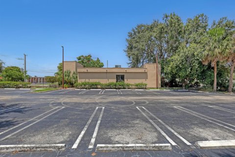 Propiedad comercial en venta en West Palm Beach, Florida № 2340921 - foto 4