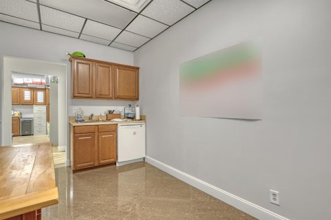 Propiedad comercial en venta en West Palm Beach, Florida № 2340921 - foto 15
