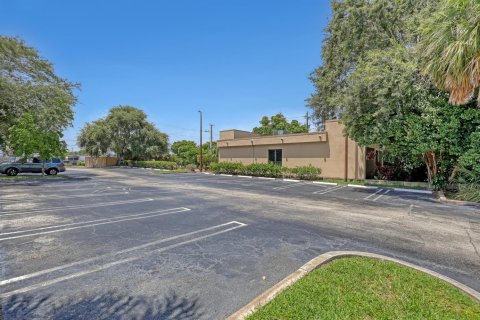 Propiedad comercial en venta en West Palm Beach, Florida № 2340921 - foto 2