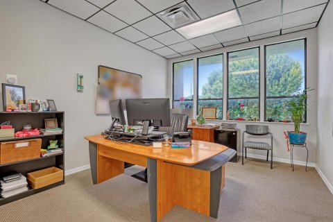 Propiedad comercial en venta en West Palm Beach, Florida № 2340921 - foto 11