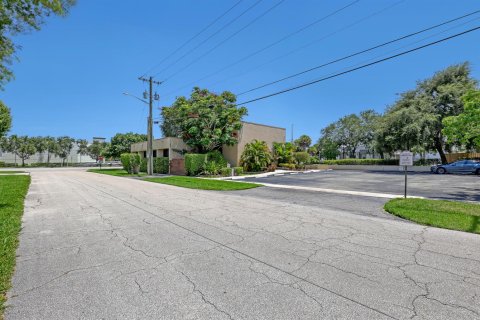 Propiedad comercial en venta en West Palm Beach, Florida № 2340921 - foto 7