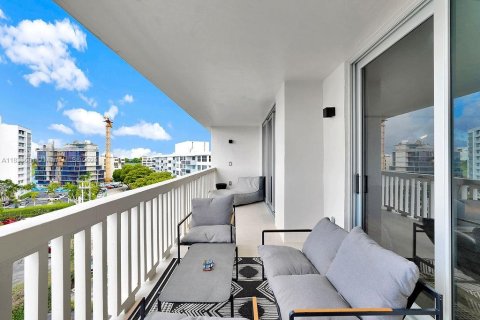 Condo in Bay Harbor Islands, Florida, 3 bedrooms  № 1825595 - photo 15