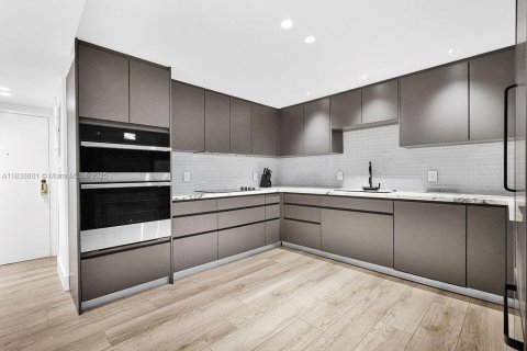 Condo in Bay Harbor Islands, Florida, 3 bedrooms  № 1825595 - photo 7