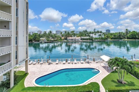 Condo in Bay Harbor Islands, Florida, 3 bedrooms  № 1825595 - photo 30