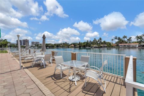 Condo in Bay Harbor Islands, Florida, 3 bedrooms  № 1825595 - photo 27