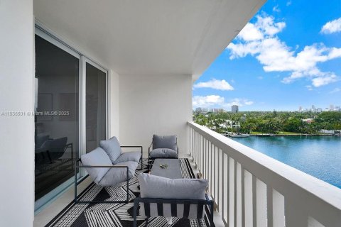 Condo in Bay Harbor Islands, Florida, 3 bedrooms  № 1825595 - photo 16