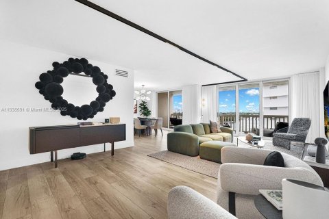 Condo in Bay Harbor Islands, Florida, 3 bedrooms  № 1825595 - photo 5
