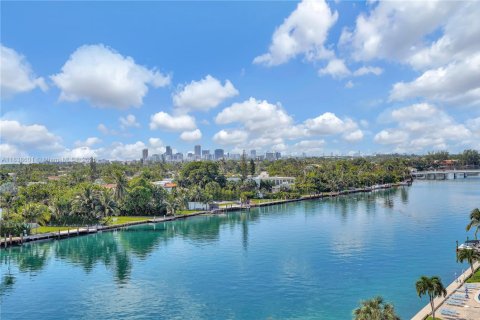 Condo in Bay Harbor Islands, Florida, 3 bedrooms  № 1825595 - photo 23