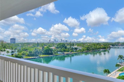 Condo in Bay Harbor Islands, Florida, 3 bedrooms  № 1825595 - photo 25