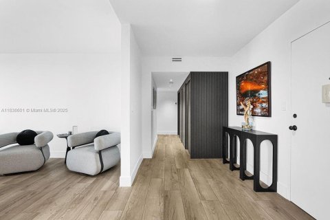 Condo in Bay Harbor Islands, Florida, 3 bedrooms  № 1825595 - photo 13