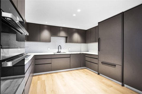 Condo in Bay Harbor Islands, Florida, 3 bedrooms  № 1825595 - photo 8