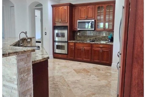 Casa en venta en Weston, Florida, 5 dormitorios, 294.59 m2 № 1970878 - foto 10