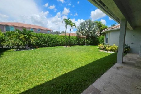 Casa en venta en Weston, Florida, 5 dormitorios, 294.59 m2 № 1970878 - foto 20