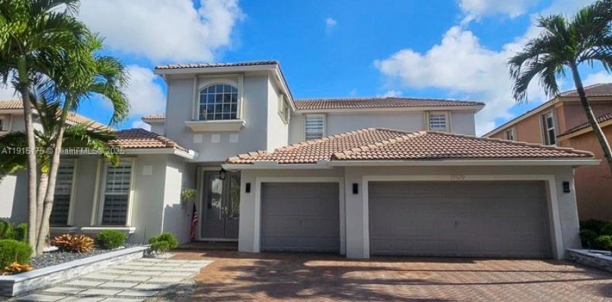 Casa en Weston, Florida 5 dormitorios, 294.59 m2 № 1970878