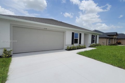 Casa en alquiler en Cape Coral, Florida, 4 dormitorios, 167.78 m2 № 2003120 - foto 2