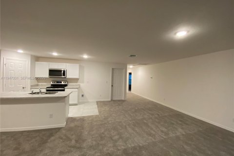 Casa en alquiler en Cape Coral, Florida, 4 dormitorios, 167.78 m2 № 2003120 - foto 4