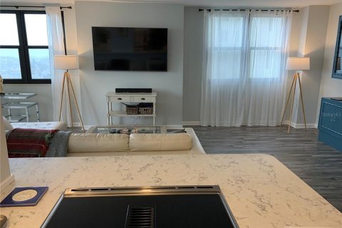 Снять в аренду кондоминиум в Сент-Пит-Бич, Флорида 5 комнат, 131.92м2, № 2119286 - фото 23