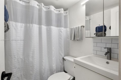 Condo in Palmetto Bay, Florida, 2 bedrooms  № 2257260 - photo 15
