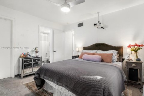 Condo in Palmetto Bay, Florida, 2 bedrooms  № 2257260 - photo 9