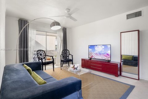 Condo in Palmetto Bay, Florida, 2 bedrooms  № 2257260 - photo 3