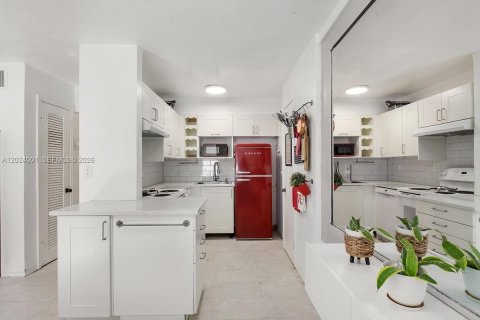 Condo in Palmetto Bay, Florida, 2 bedrooms  № 2257260 - photo 6