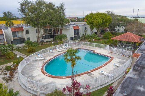 Condo in Palmetto Bay, Florida, 2 bedrooms  № 2257260 - photo 20