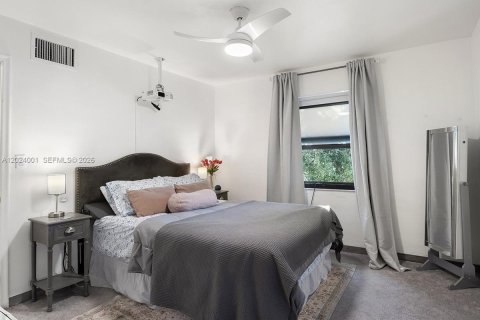 Condo in Palmetto Bay, Florida, 2 bedrooms  № 2257260 - photo 10