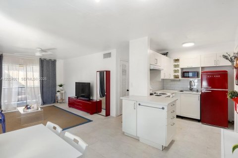 Condo in Palmetto Bay, Florida, 2 bedrooms  № 2257260 - photo 5