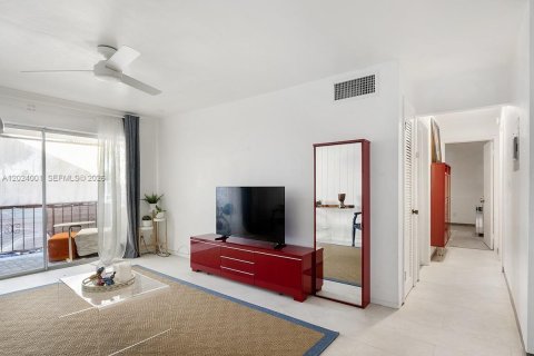 Condo in Palmetto Bay, Florida, 2 bedrooms  № 2257260 - photo 4