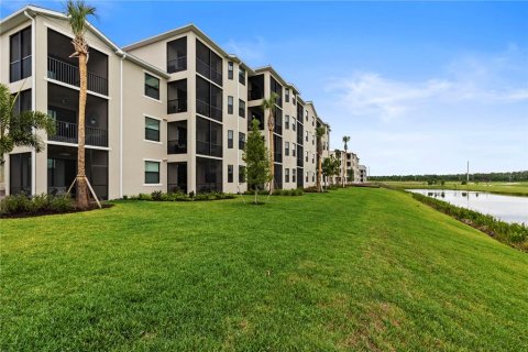 Condominio en alquiler en Lakewood Ranch, Florida, 2 dormitorios, 107.21 m2 № 231554 - foto 13