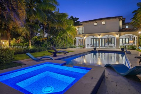 Villa ou maison à louer à Miami Beach, Floride: 5 chambres, 434.13 m2 № 2043182 - photo 12