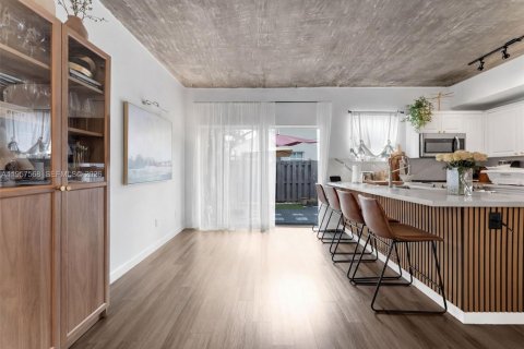 Снять в аренду квартиру в Дорал, Флорида 2 спальни, 110.55м2, № 2019595 - фото 2