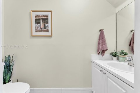 Снять в аренду квартиру в Дорал, Флорида 2 спальни, 110.55м2, № 2019595 - фото 6